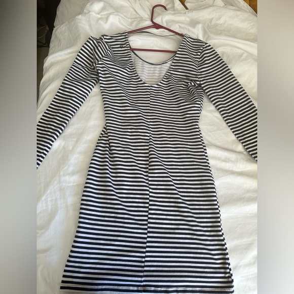 Volcom dress white and black stripes. - Picture 4 of 5